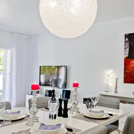 Apartment 1408 - Luxury Two Bed Penthouse In El Presidente