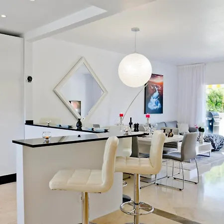 1408 - Luxury Two Bed Penthouse In El Presidente * Estepona