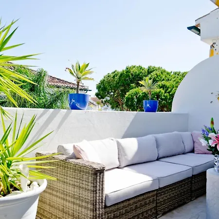 1408 - Luxury Two Bed Penthouse In El Presidente Apartment *